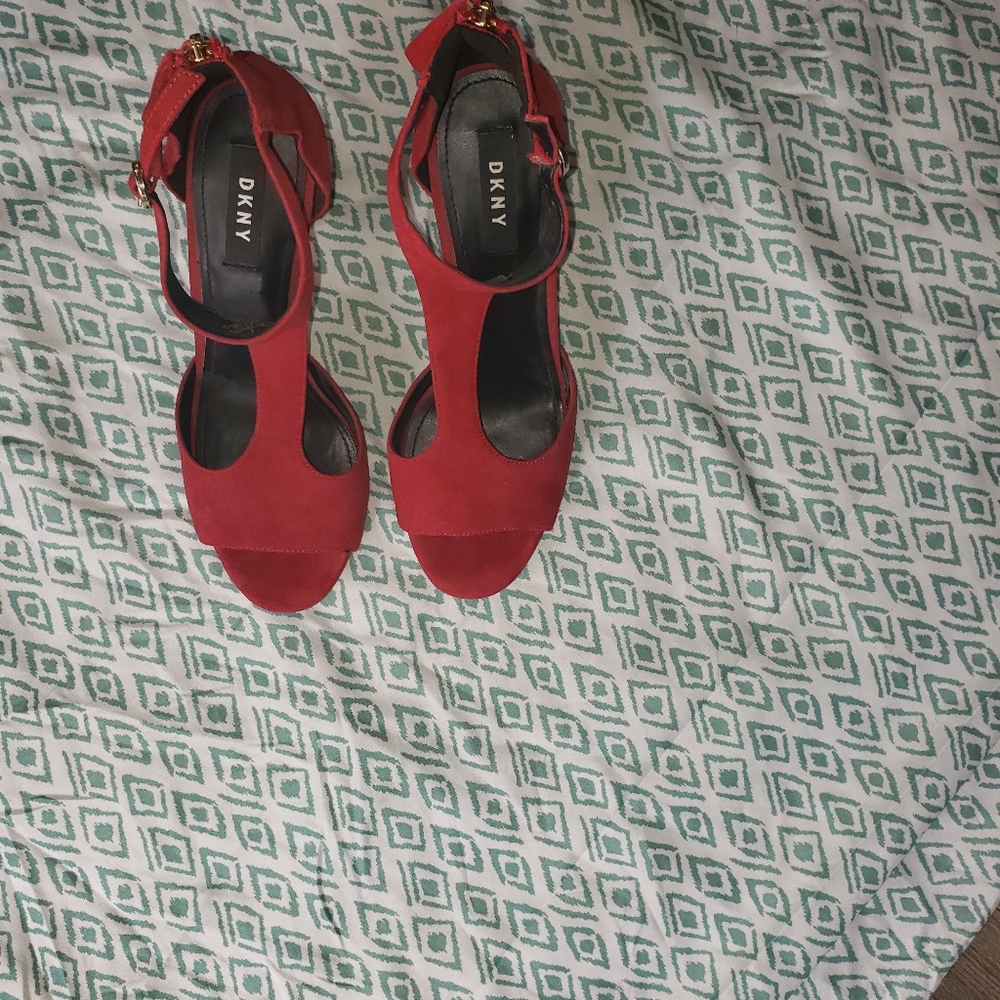 DKNY Womens Colby Suede Pumps Dress Sandals Red 8